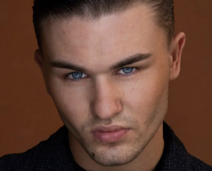 ARTEM  ATTORE MARE FUORI